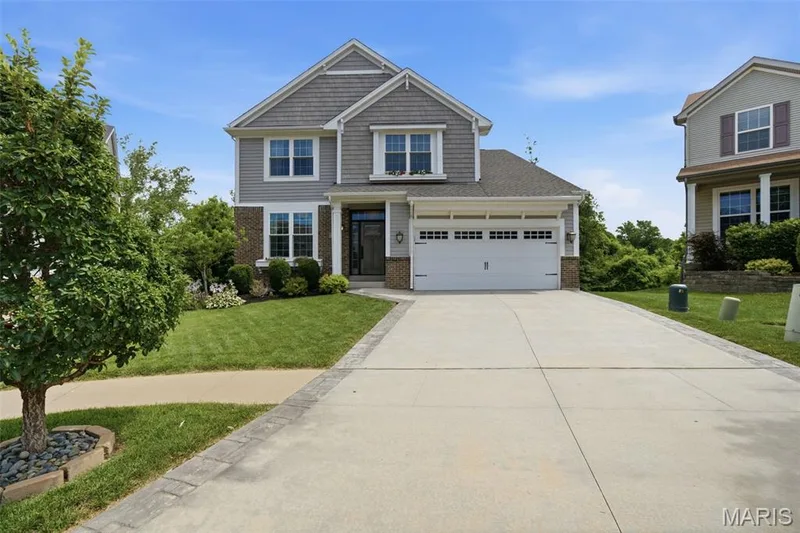 327 Madeira Court, St Peters, MO β listing photo 1