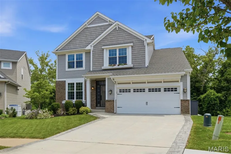 327 Madeira Court, St Peters, MO 63376 — listing photo 2 of 26