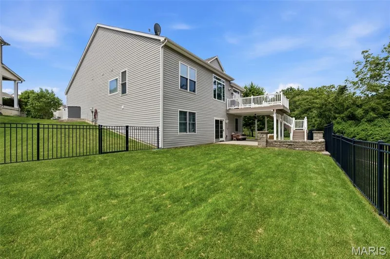 327 Madeira Court, St Peters, MO 63376 — listing photo 7 of 26