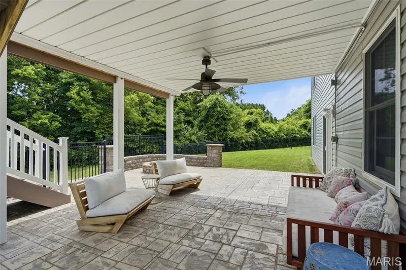 327 Madeira Court, St Peters, MO 63376 — listing photo 13 of 26