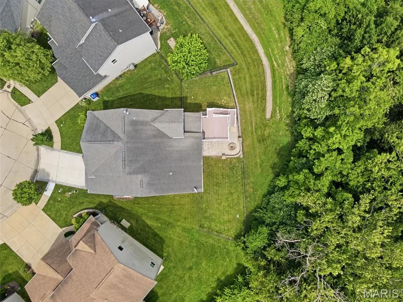 327 Madeira Court, St Peters, MO 63376 — listing photo 18 of 26