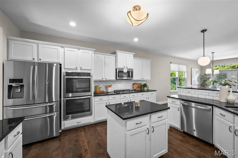 327 Madeira Court, St Peters, MO 63376 — listing photo 12 of 94
