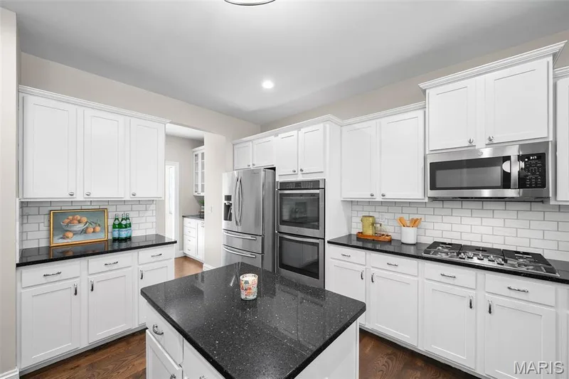 327 Madeira Court, St Peters, MO 63376 — listing photo 15 of 94