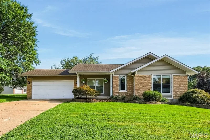 201 Clearwood Court, St Peters, MO 63376 — listing photo 2 of 55