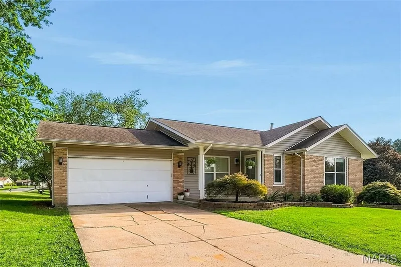 201 Clearwood Court, St Peters, MO 63376 — listing photo 3 of 55