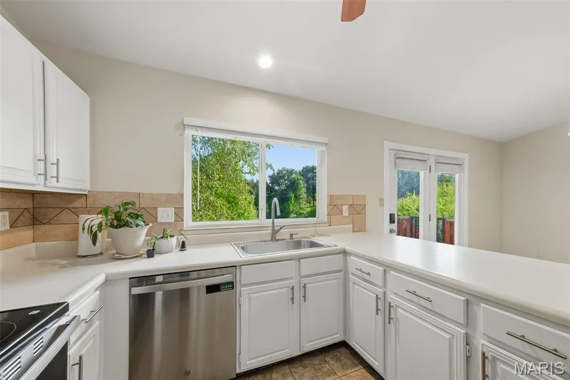 201 Clearwood Court, St Peters, MO 63376 — listing photo 6 of 55