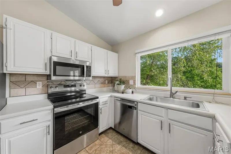 201 Clearwood Court, St Peters, MO 63376 — listing photo 9 of 55