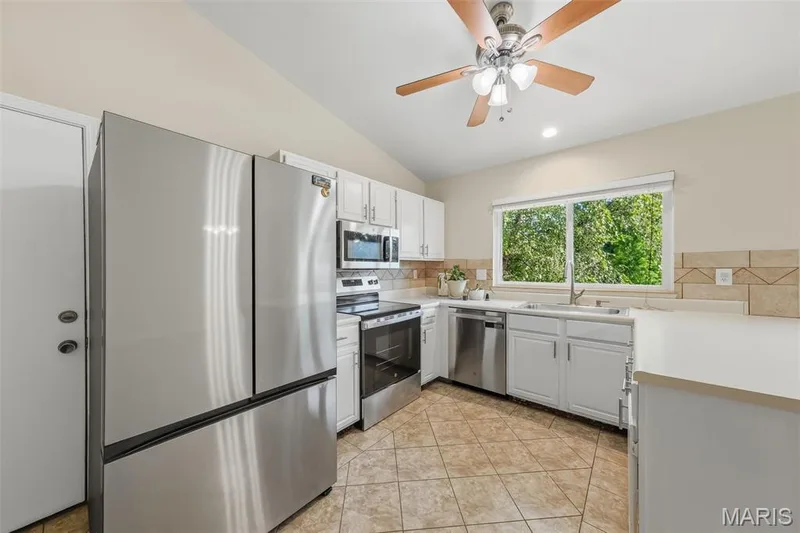201 Clearwood Court, St Peters, MO 63376 — listing photo 10 of 55