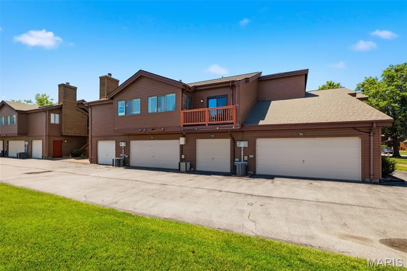 704 Hemingway Lane #E, Weldon Spring, MO 63304 — listing photo 37 of 66