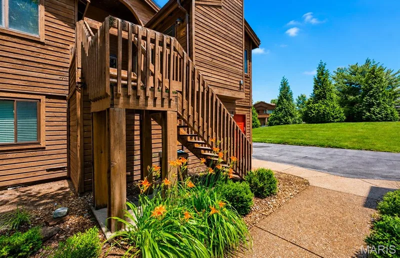 704 Hemingway Lane #E, Weldon Spring, MO 63304 — listing photo 2 of 66