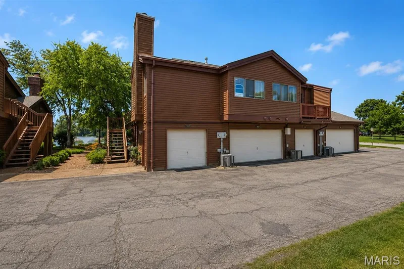 704 Hemingway Lane #E, Weldon Spring, MO 63304 — listing photo 3 of 66