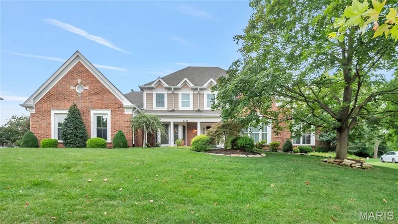 2154 White Lane Drive, Chesterfield, MO β listing photo 1