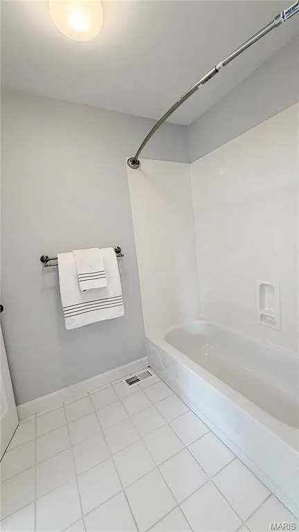 Jack-n-Jill bath — 2154 White Lane Drive, Chesterfield, MO 63017