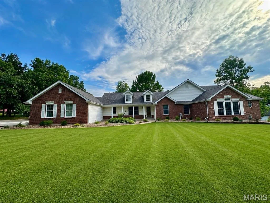 2941 Trapper Trail, Wentzville, MO 63385 — listing photo 1 of 27