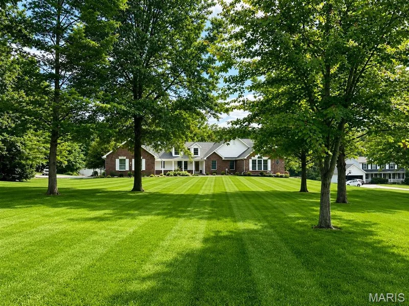 2941 Trapper Trail, Wentzville, MO 63385 — listing photo 2 of 27