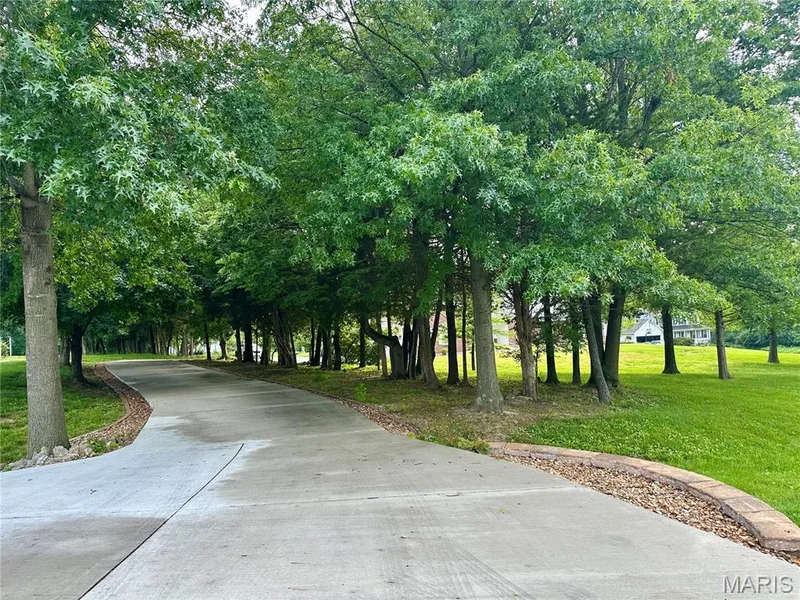 2941 Trapper Trail, Wentzville, MO 63385 — listing photo 3 of 27