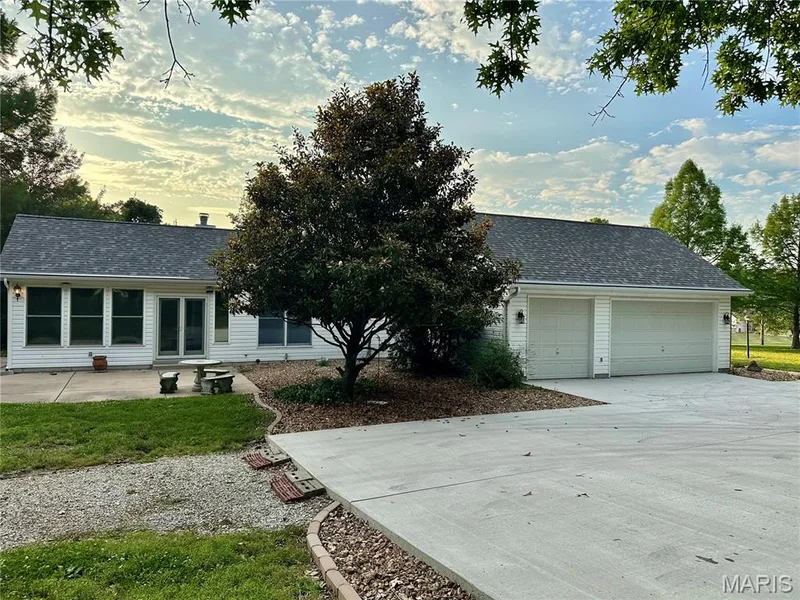 2941 Trapper Trail, Wentzville, MO 63385 — listing photo 9 of 27