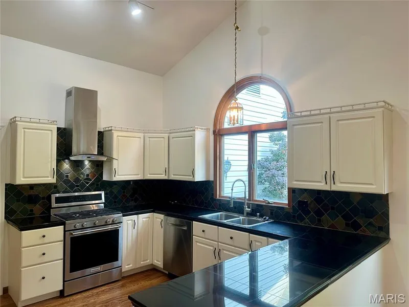 2941 Trapper Trail, Wentzville, MO 63385 — listing photo 12 of 27