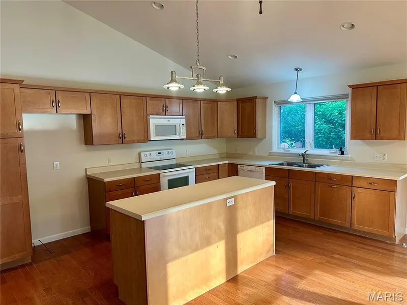 2941 Trapper Trail, Wentzville, MO 63385 — listing photo 18 of 27