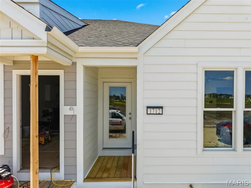 1712 Dyess Street, St Charles, MO 63301 — listing photo 4 of 34