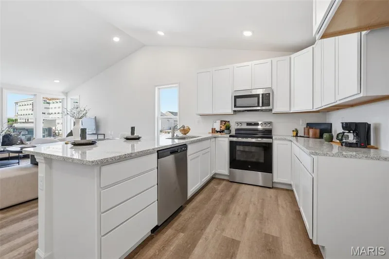 1712 Dyess Street, St Charles, MO 63301 — listing photo 9 of 34