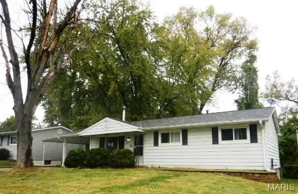 3318 Hannibal Drive, St Charles, MO — listing photo 1