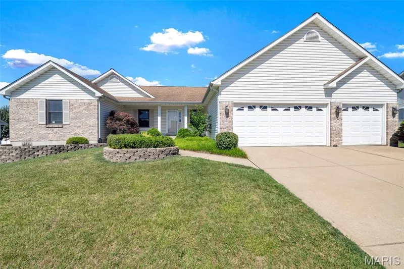 1290 Summer Lynne Drive, O'Fallon, MO 63366 — listing photo 2 of 49