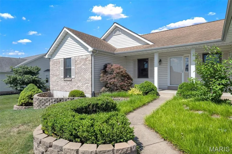 1290 Summer Lynne Drive, O'Fallon, MO 63366 — listing photo 4 of 49