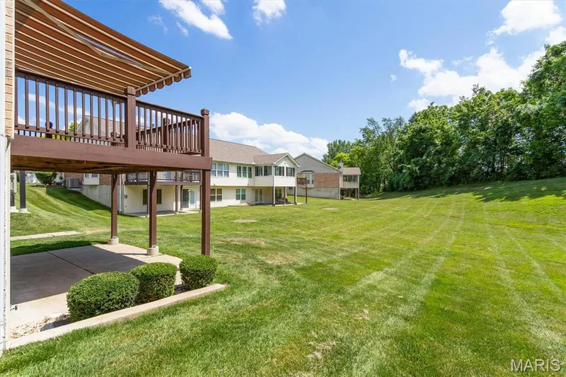 End-unit views nice open common ground. — 6 Country Bluff Court, St Charles, MO 63301