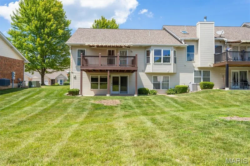Back opens to lovely,  common ground. — 6 Country Bluff Court, St Charles, MO 63301