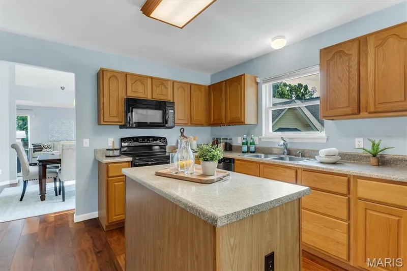 Built-in microwave, solid surface stove/range. — 6 Country Bluff Court, St Charles, MO 63301
