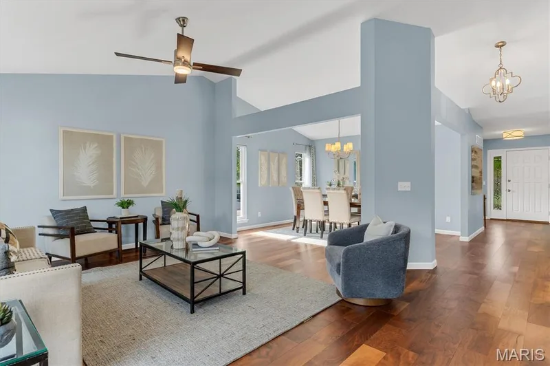 1405 square feet of open living, plus finished lower level. — 6 Country Bluff Court, St Charles, MO 63301
