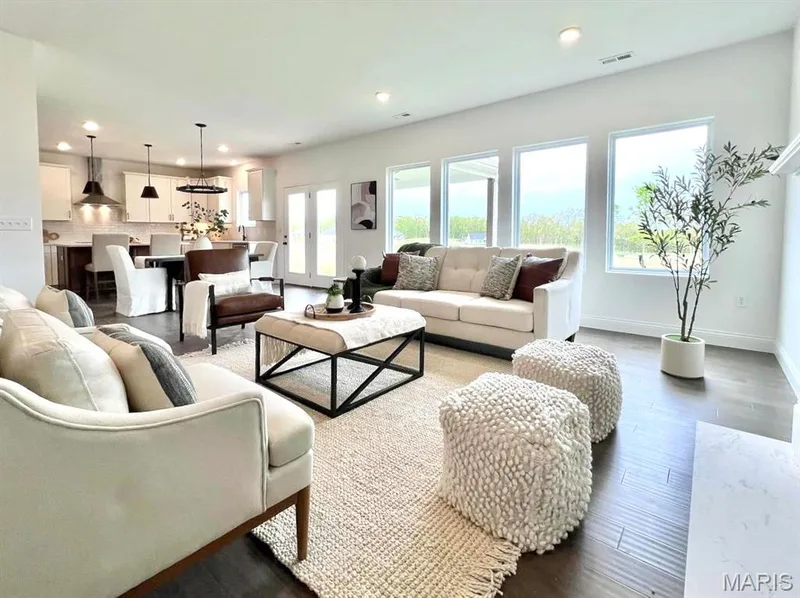 Example picture of the Oakdale, some features shown may be optional upgrades. — 1 TBB OAKDALE C @CALEDONIA, O'Fallon, MO 63368