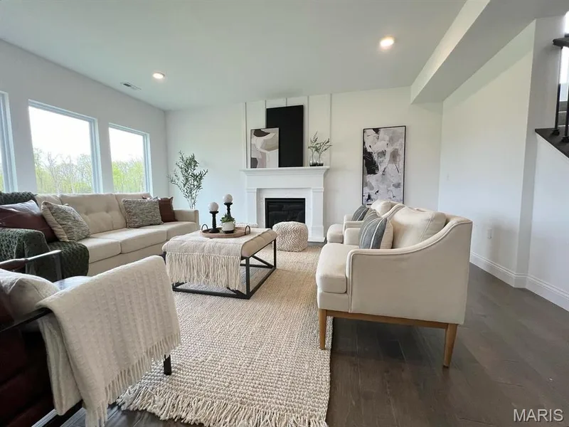 Example picture of the Oakdale, some features shown may be optional upgrades. — 1 TBB OAKDALE C @CALEDONIA, O'Fallon, MO 63368
