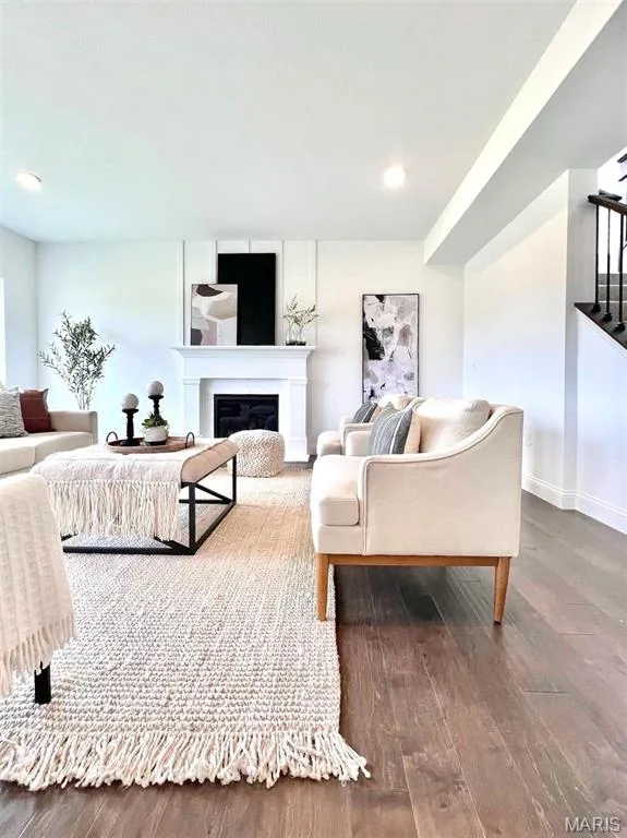 Example picture of the Oakdale, some features shown may be optional upgrades. — 1 TBB OAKDALE C @CALEDONIA, O'Fallon, MO 63368