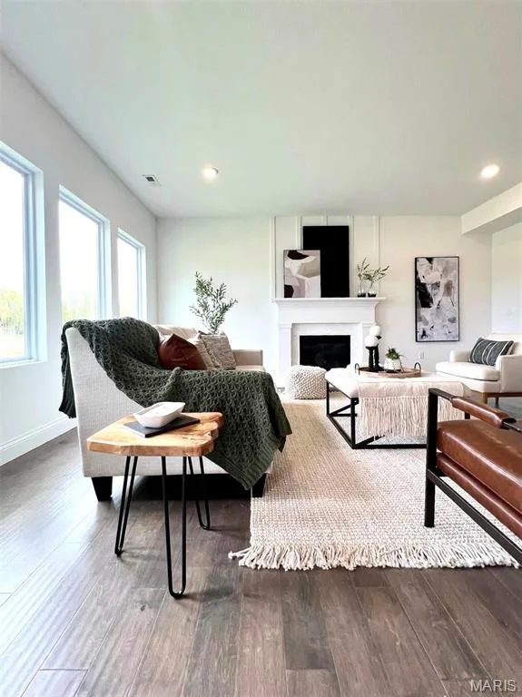 Example picture of the Oakdale, some features shown may be optional upgrades. — 1 TBB OAKDALE C @CALEDONIA, O'Fallon, MO 63368