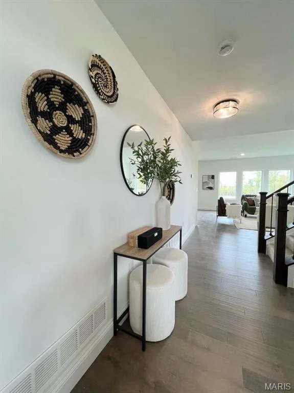 Example picture of the Oakdale, some features shown may be optional upgrades. — 1 TBB OAKDALE C @CALEDONIA, O'Fallon, MO 63368