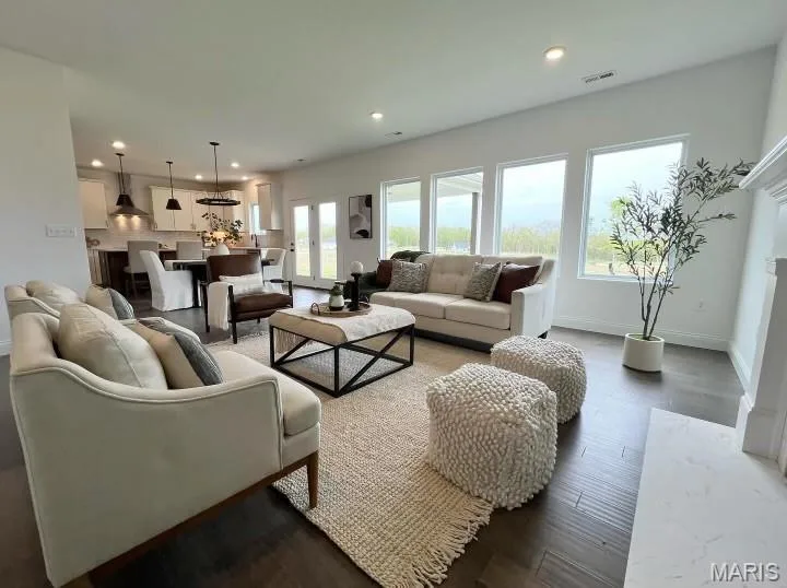 Example picture of the Oakdale, some features shown may be optional upgrades. — 1 TBB OAKDALE C @CALEDONIA, O'Fallon, MO 63368