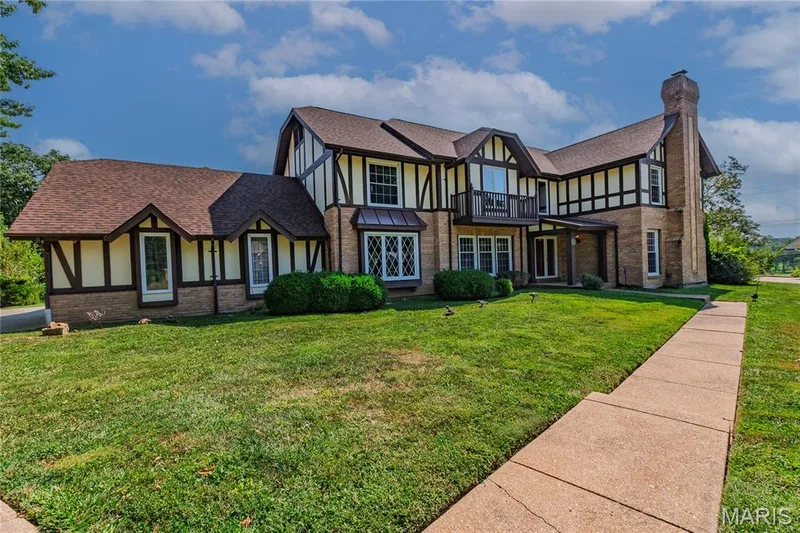 16726 Kehrsgrove Drive, Chesterfield, MO 63005 — listing photo 2 of 63