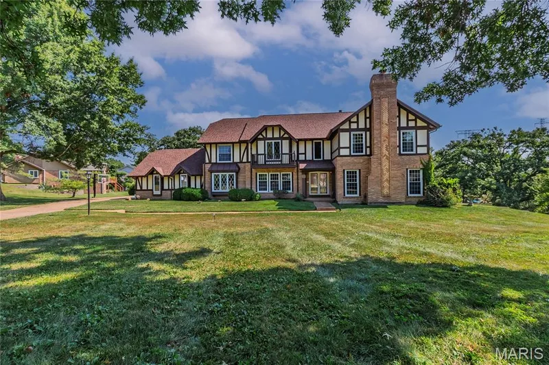 16726 Kehrsgrove Drive, Chesterfield, MO 63005 — listing photo 4 of 63