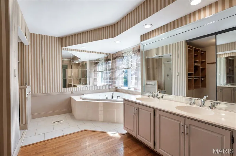 16726 Kehrsgrove Drive, Chesterfield, MO 63005 — listing photo 27 of 63