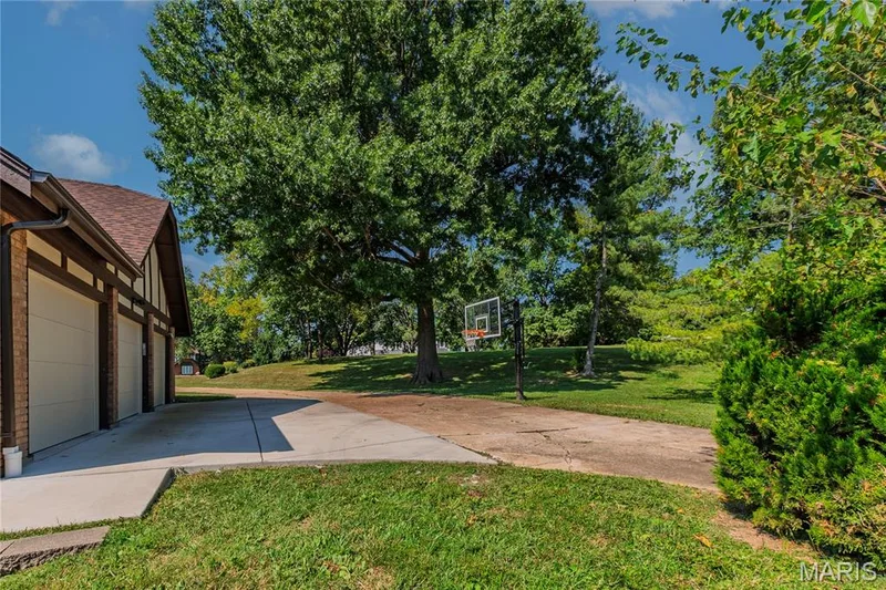 16726 Kehrsgrove Drive, Chesterfield, MO 63005 — listing photo 56 of 63