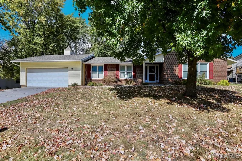 104 Lake Point Drive, St Peters, MO β listing photo 1