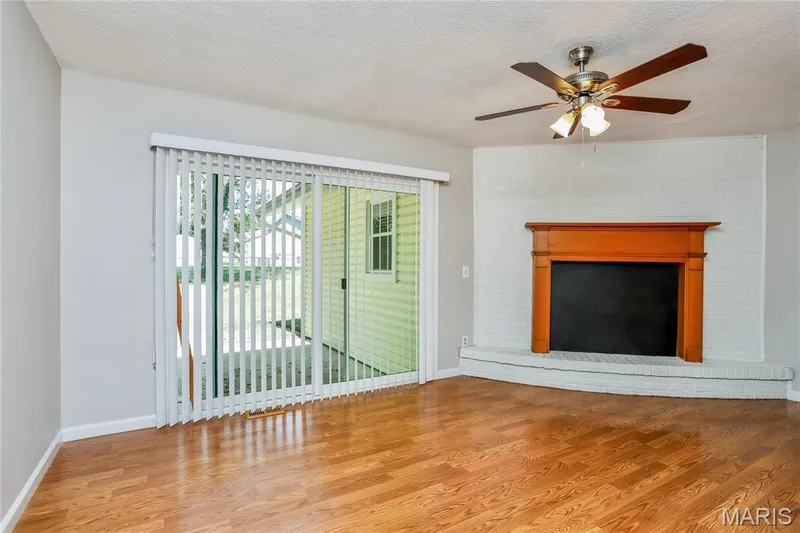 104 Lake Point Drive, St Peters, MO 63376 — listing photo 4 of 15