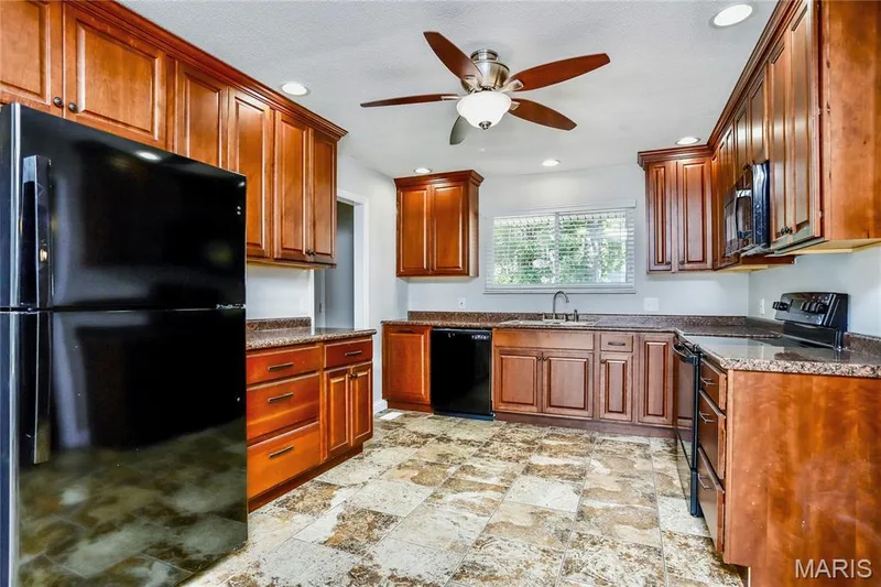 104 Lake Point Drive, St Peters, MO 63376 — listing photo 6 of 15