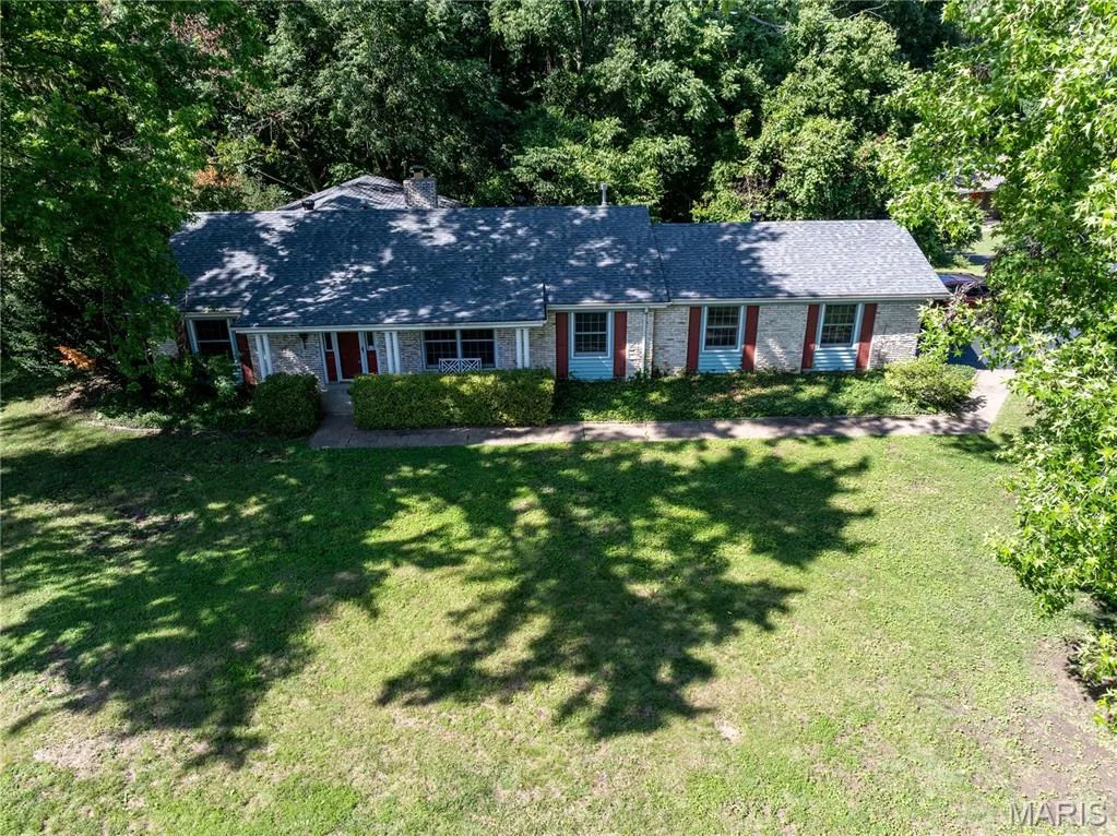 258 Ridge Trail Drive, Chesterfield, MO 63017 — listing photo 1 of 37