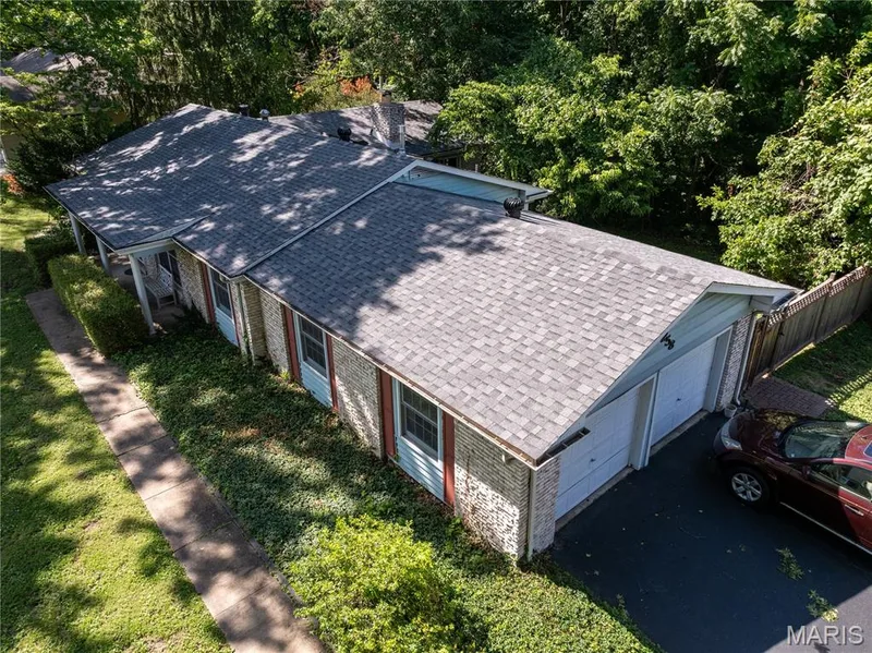 258 Ridge Trail Drive, Chesterfield, MO 63017 — listing photo 3 of 37