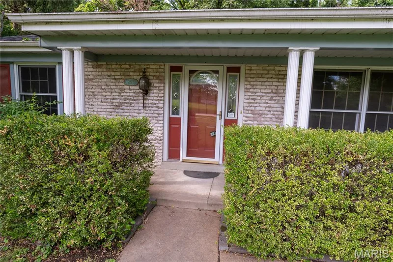 258 Ridge Trail Drive, Chesterfield, MO 63017 — listing photo 4 of 37