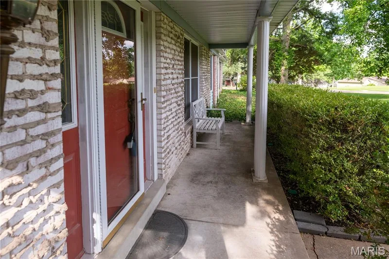 258 Ridge Trail Drive, Chesterfield, MO 63017 — listing photo 5 of 37