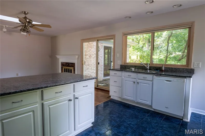258 Ridge Trail Drive, Chesterfield, MO 63017 — listing photo 15 of 37